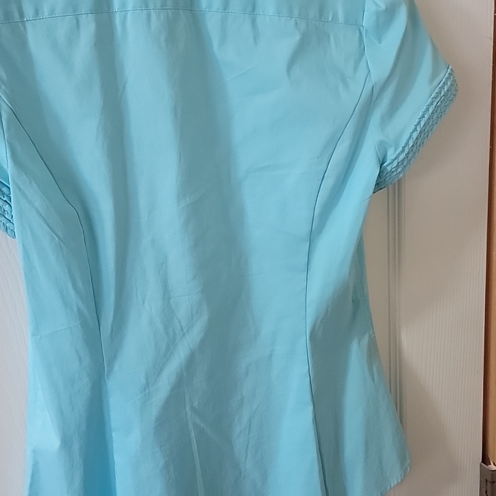 V neck button down - Picture 4 of 4